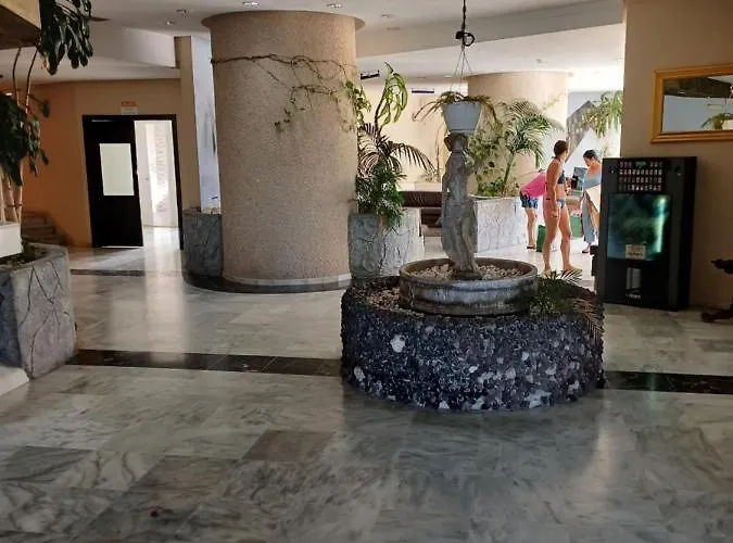 Ananas Golf Del Sur * سان ميغيل ذي أبونا